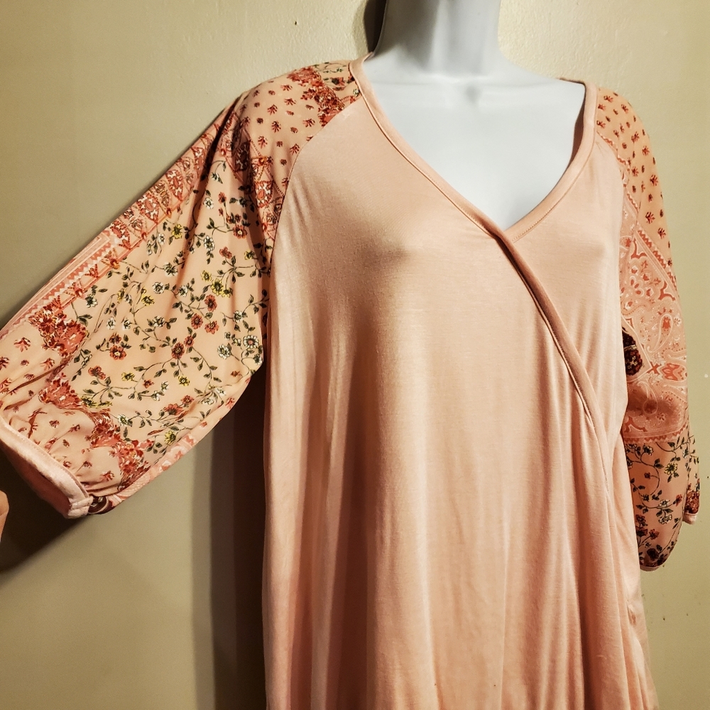 Stolen by CountySeller1 NWT Blush short sleeve top w/ floral details S-M-L - Picture 3 of 8